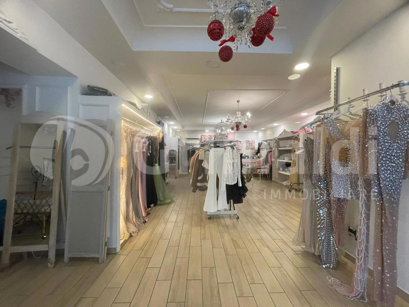 Negozio in affitto a Quarto