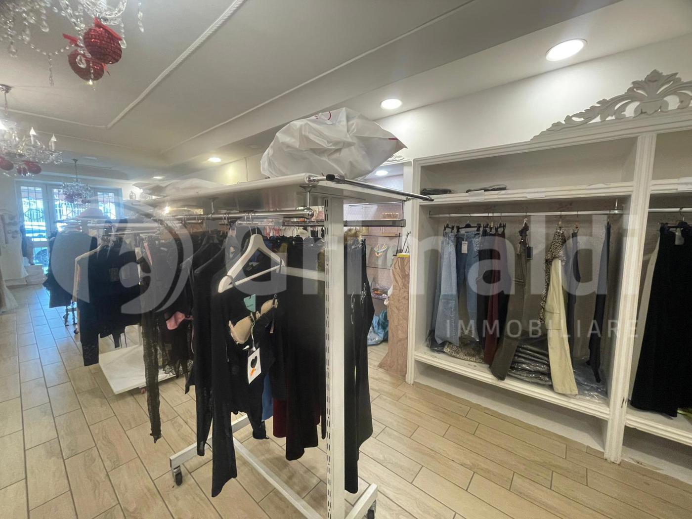 Negozio in affitto a Quarto