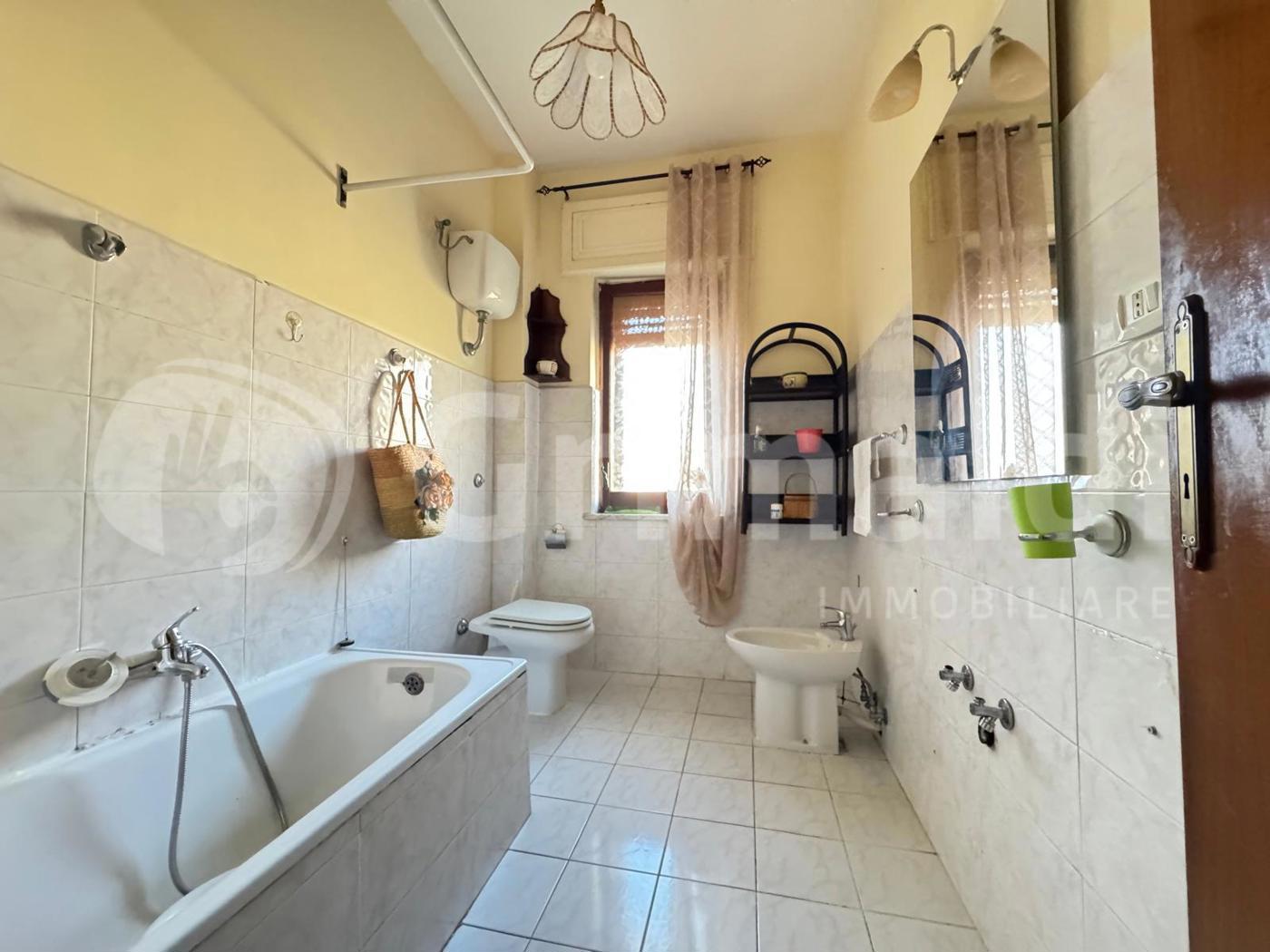 Trilocale con box a Quarto