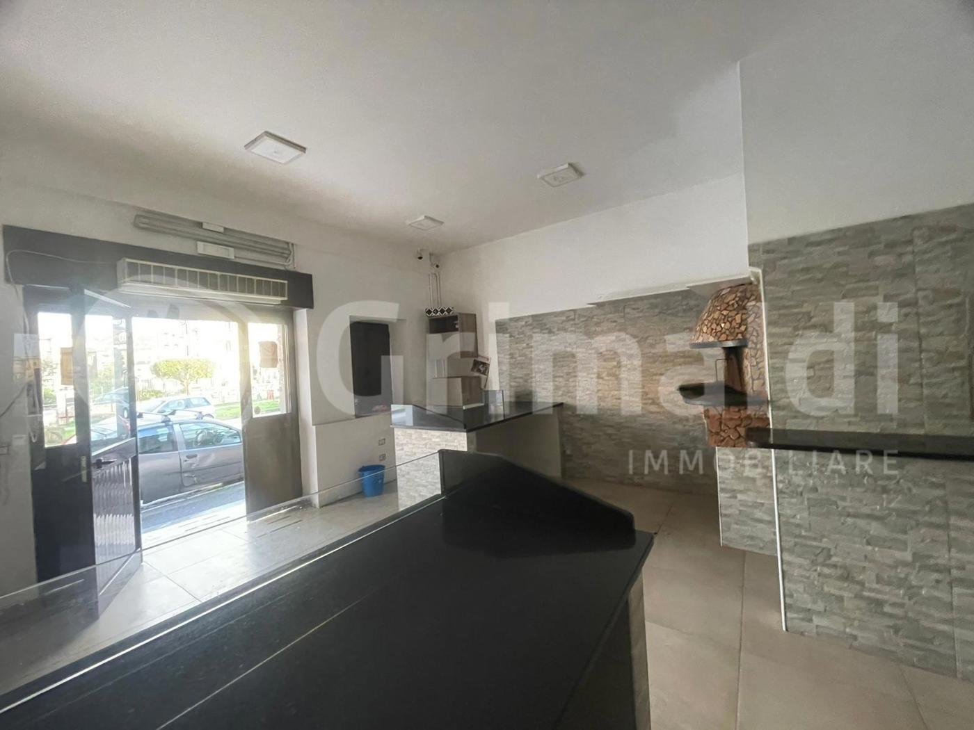 Negozio in affitto a Quarto