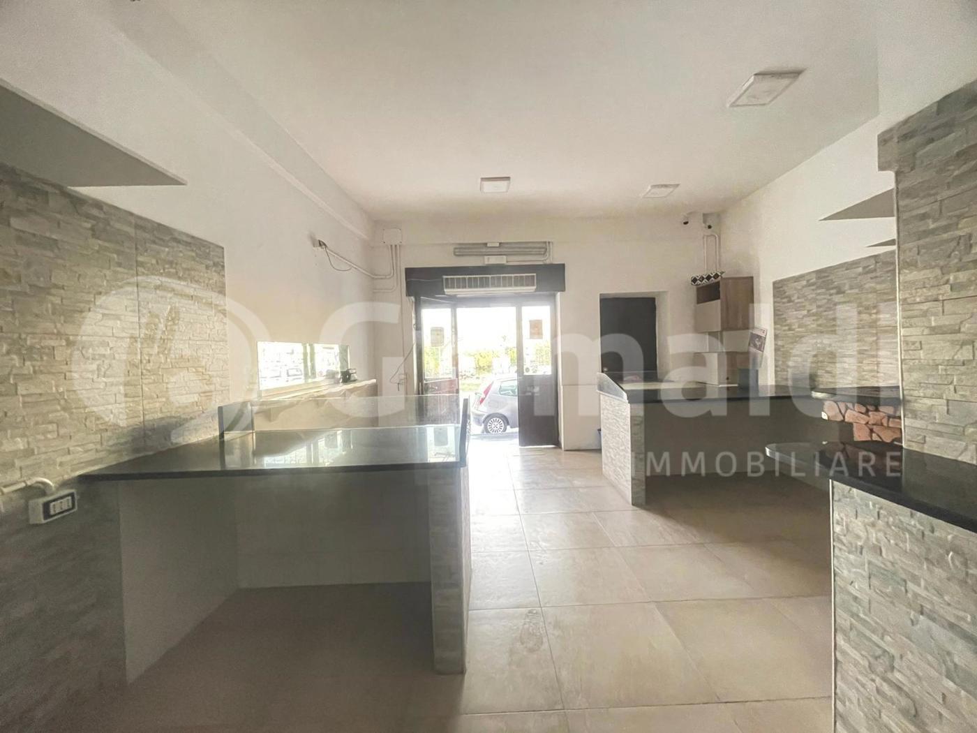 Negozio in affitto a Quarto