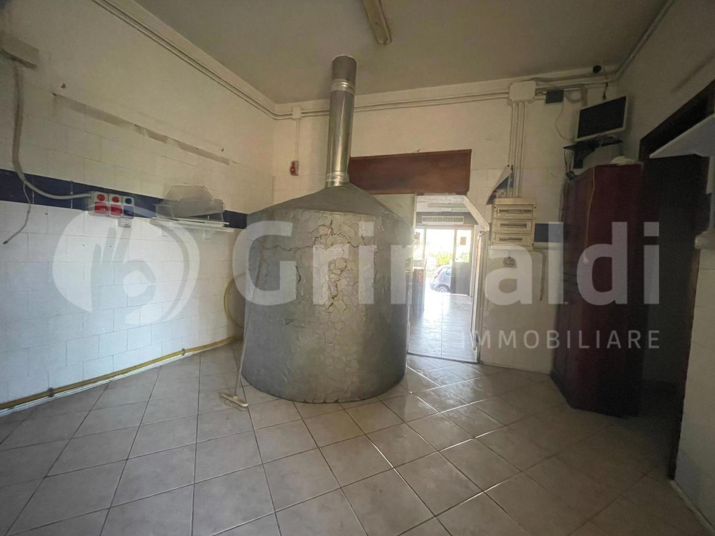 Negozio in affitto a Quarto