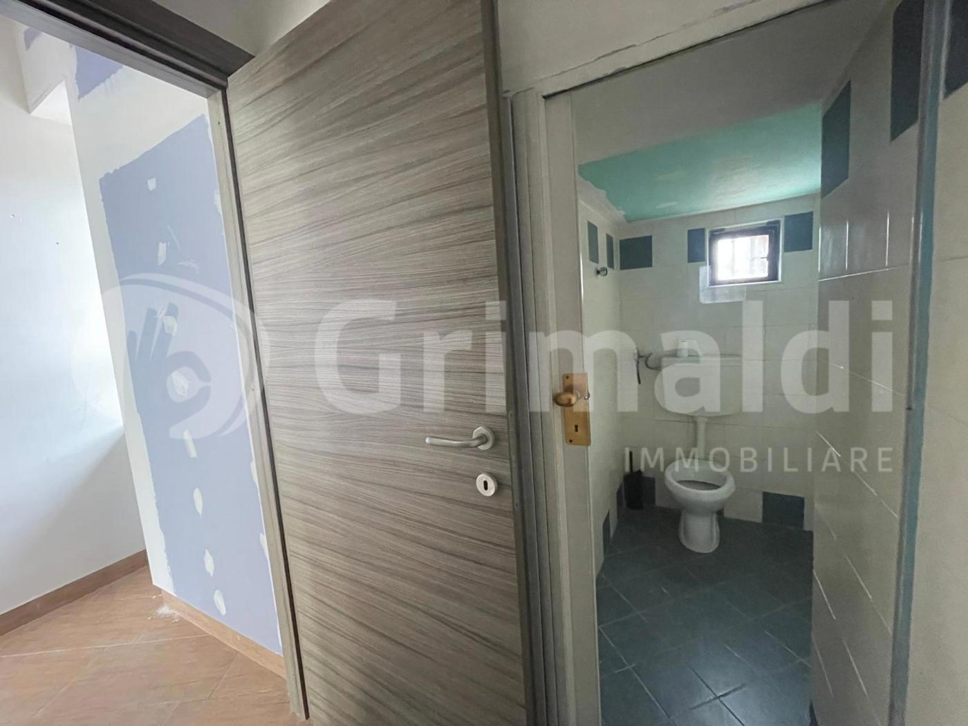 Negozio in affitto a Quarto