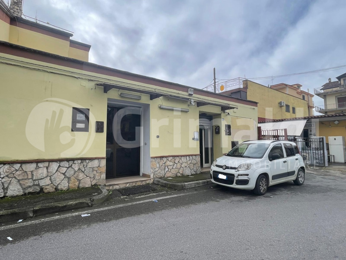 Negozio in affitto a Quarto