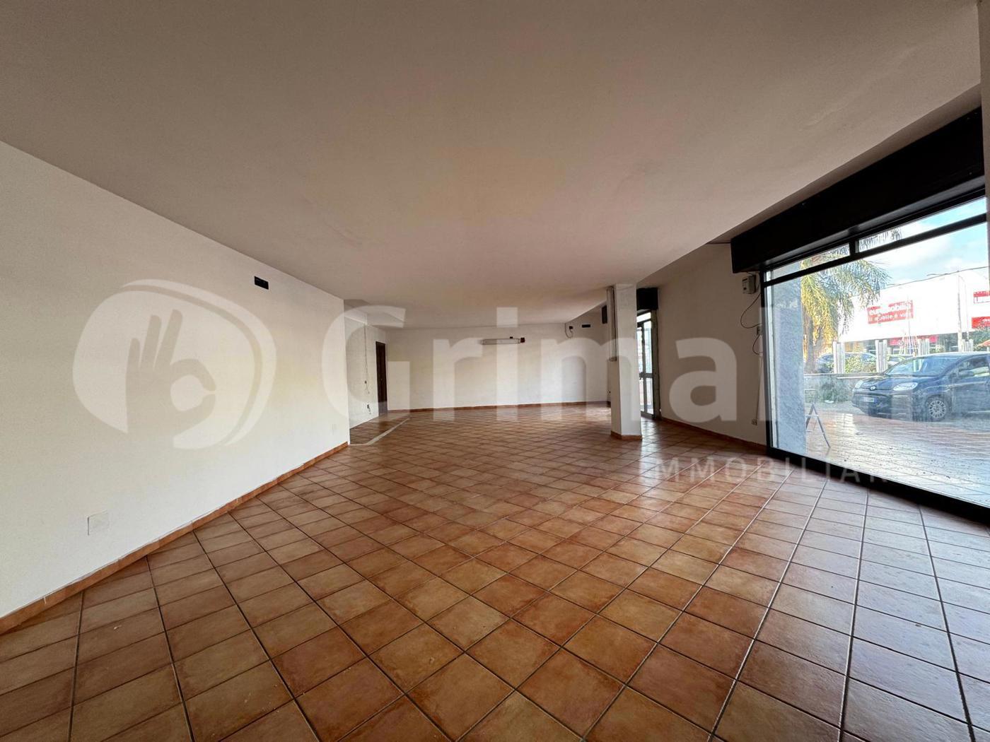 Negozio in affitto a Quarto