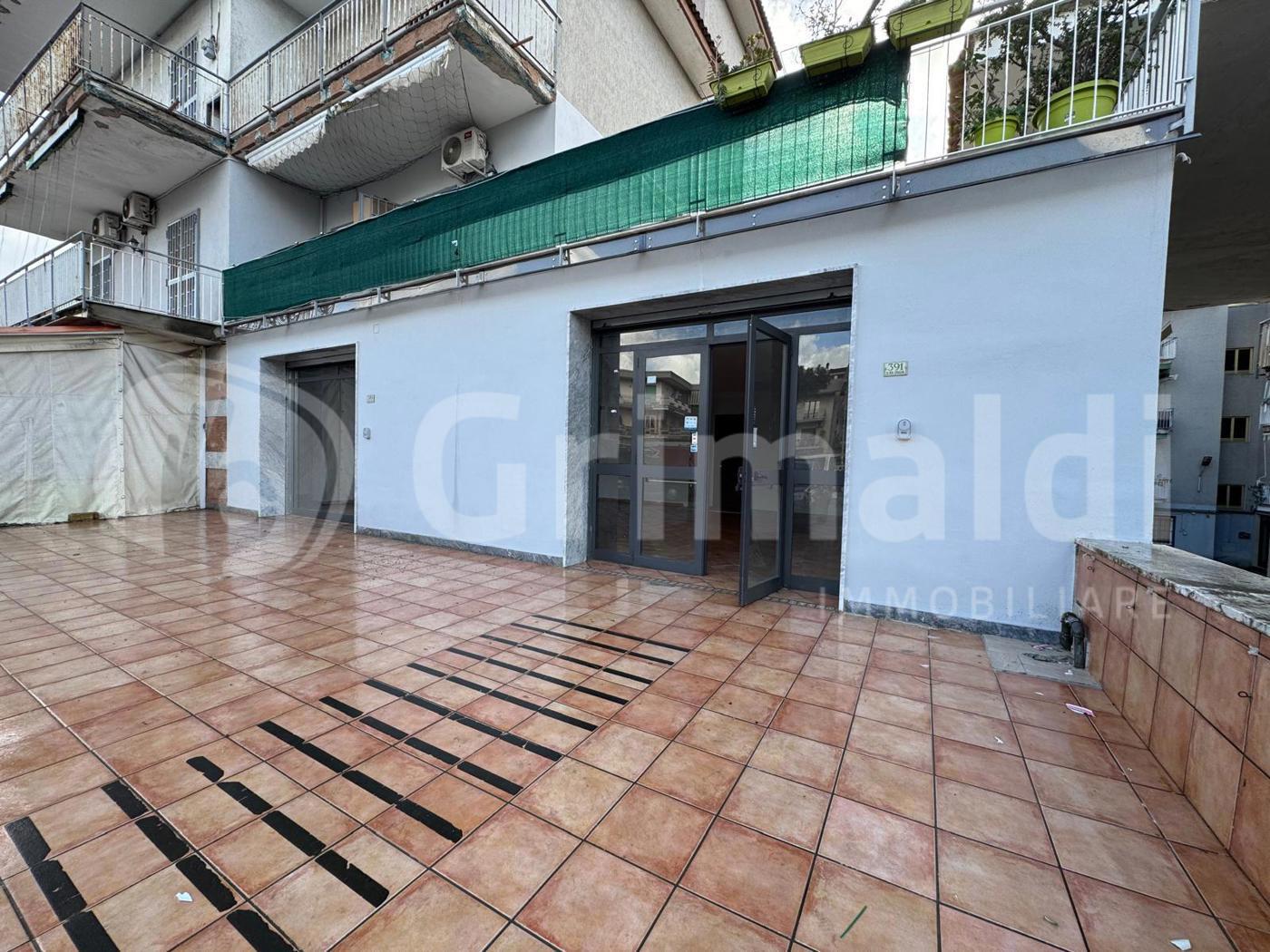 Negozio in affitto a Quarto