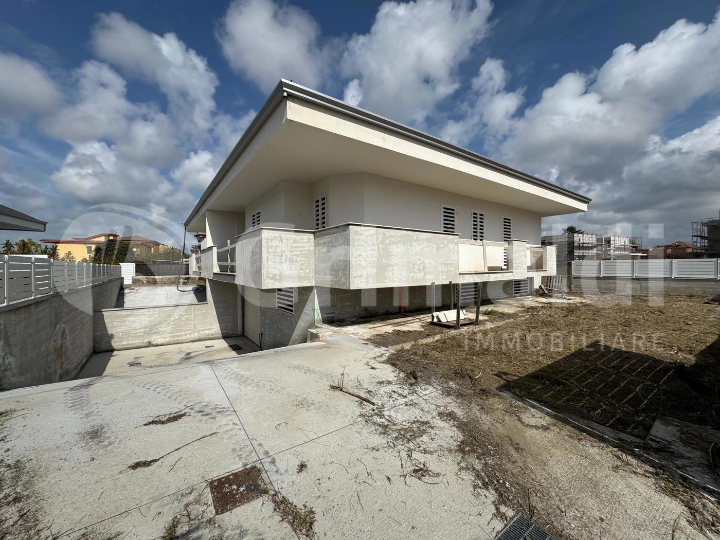 Villa Bifamiliare con giardino a Giugliano in Campania