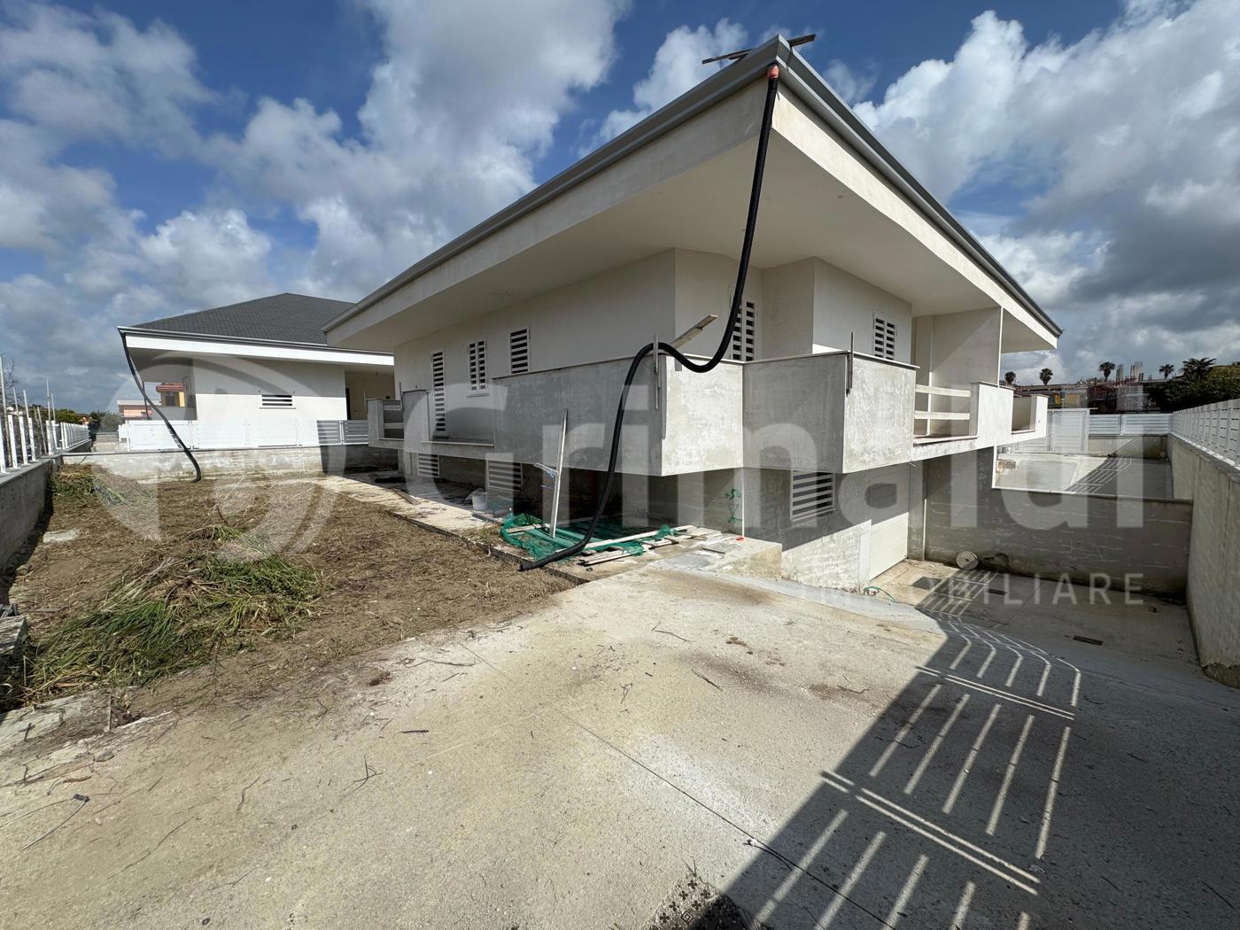 Villa Bifamiliare con giardino a Giugliano in Campania