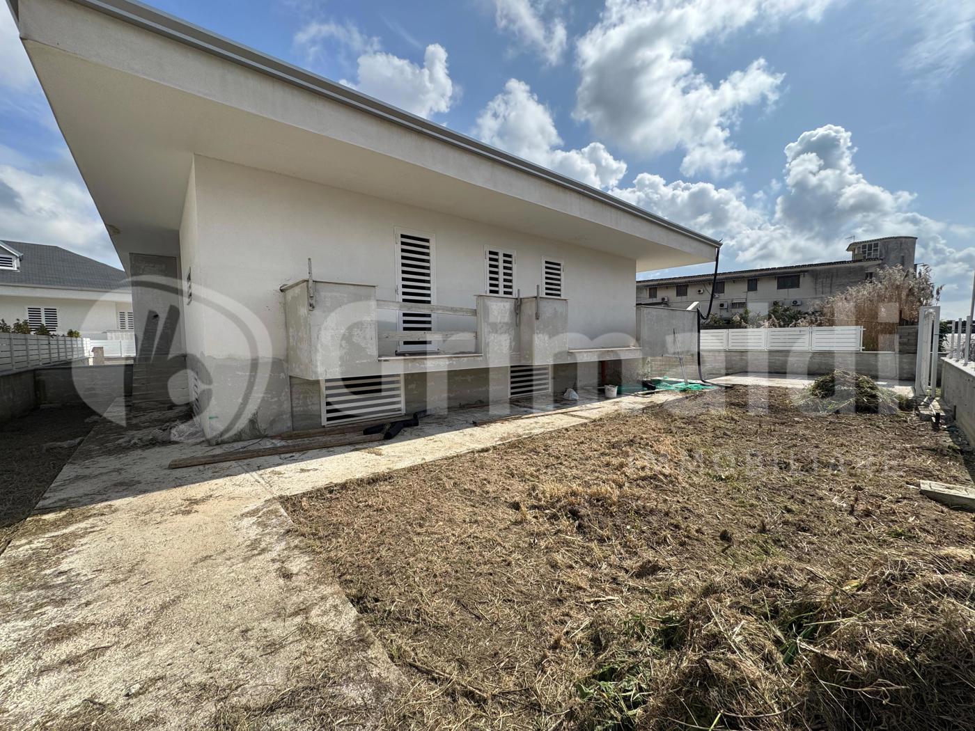 Villa Bifamiliare con giardino a Giugliano in Campania