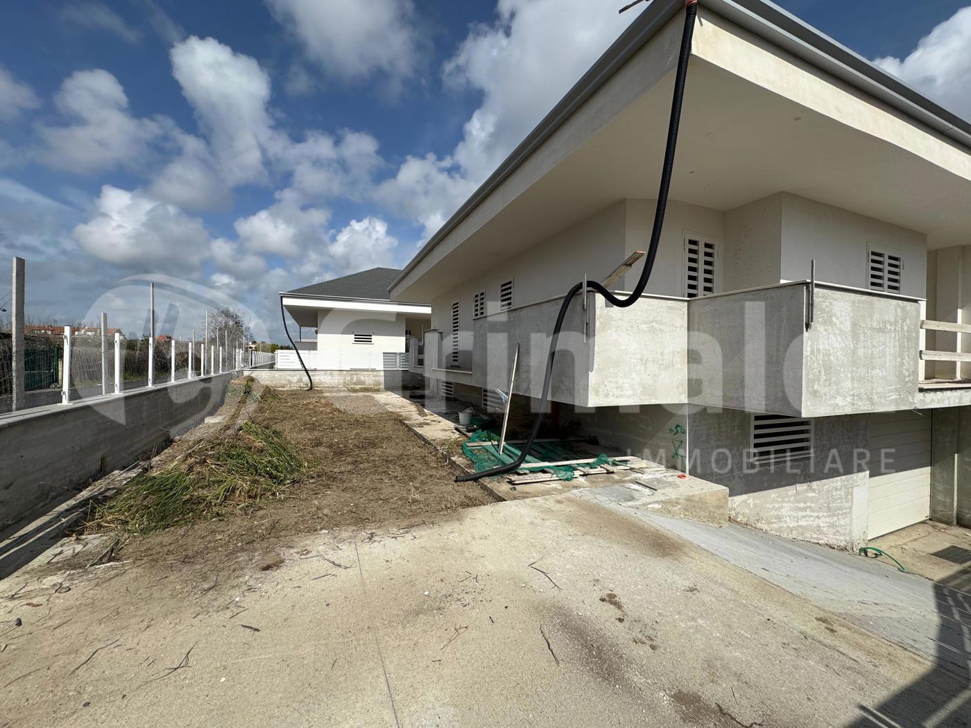 Villa Bifamiliare con giardino a Giugliano in Campania