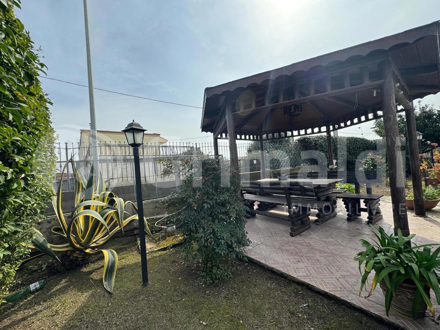 Villa con giardino a Quarto