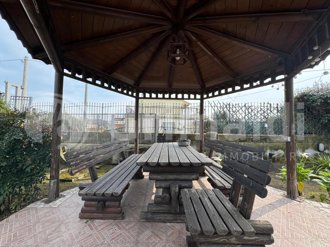 Villa con giardino a Quarto