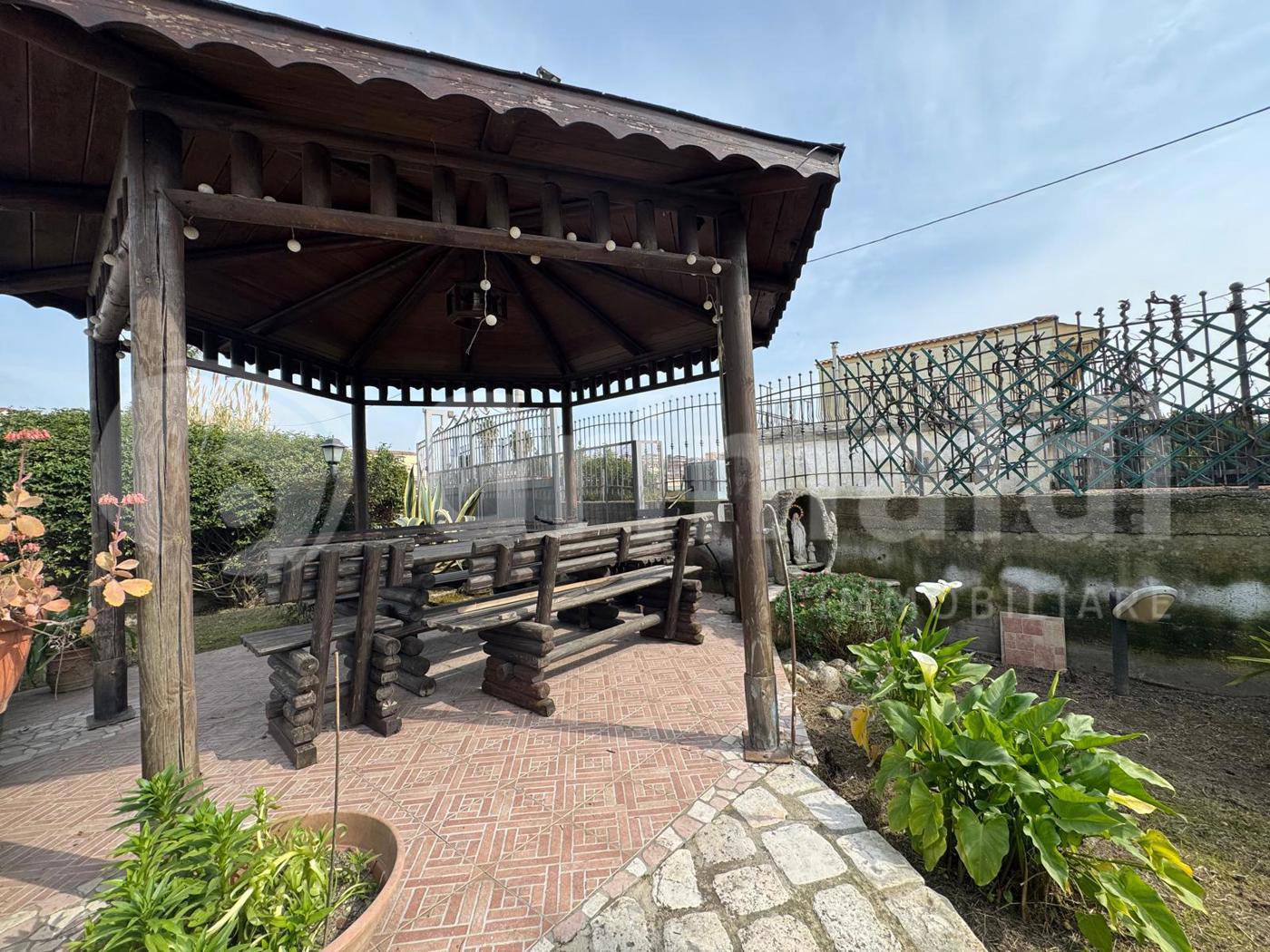 Villa con giardino a Quarto