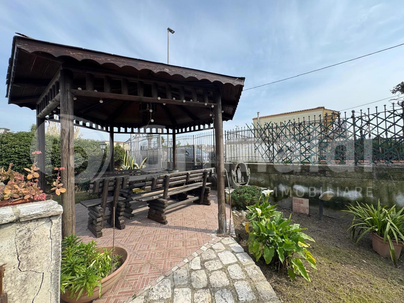 Villa con giardino a Quarto