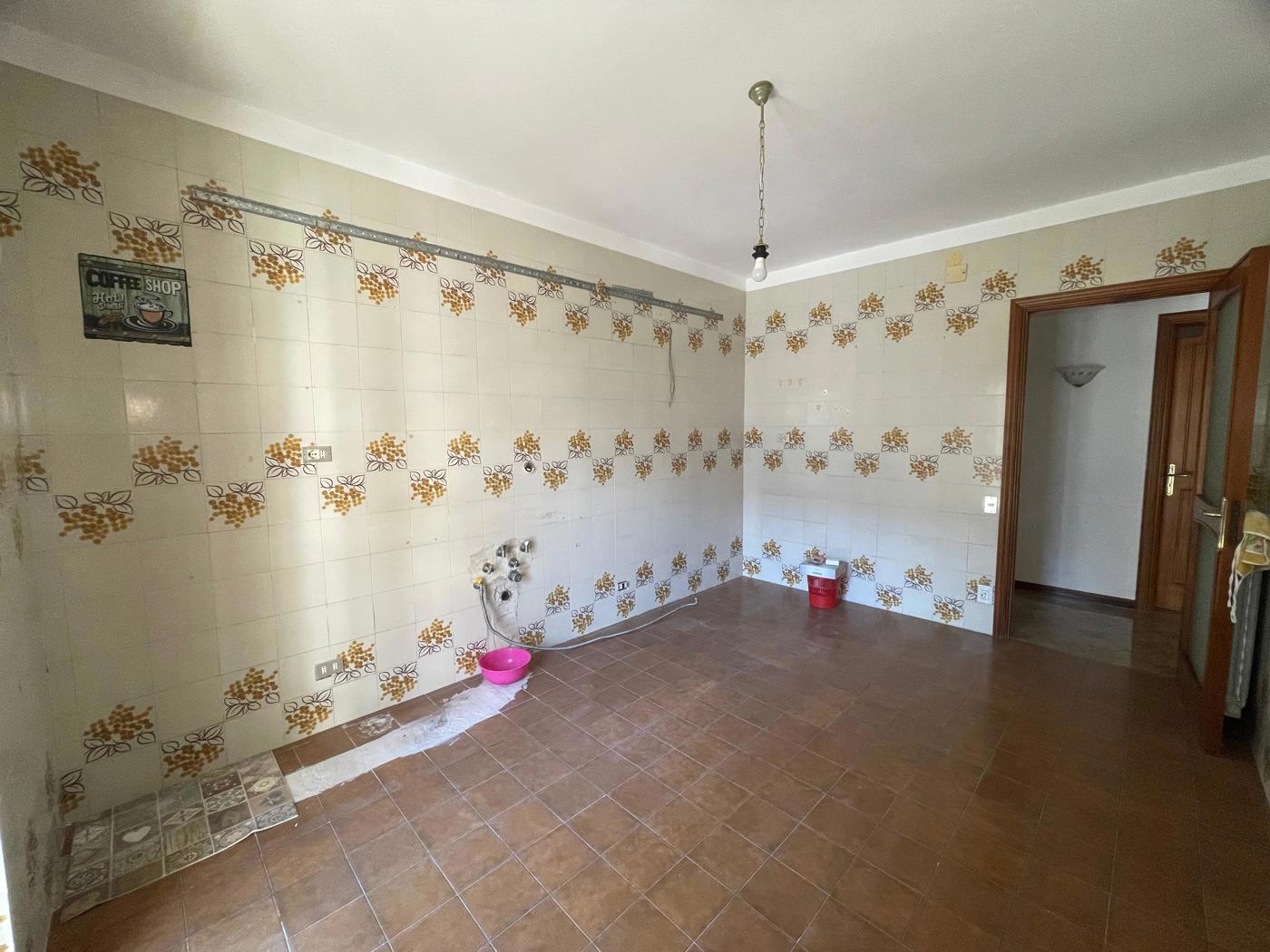 Trilocale da ristrutturare a Quarto