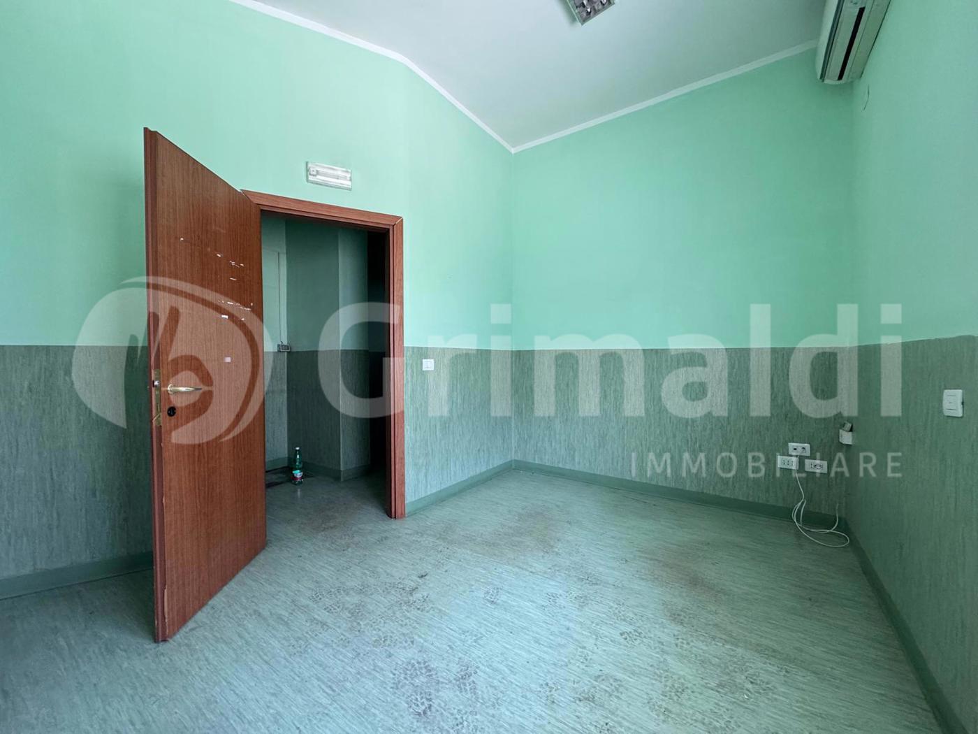 Ufficio in affitto a Quarto