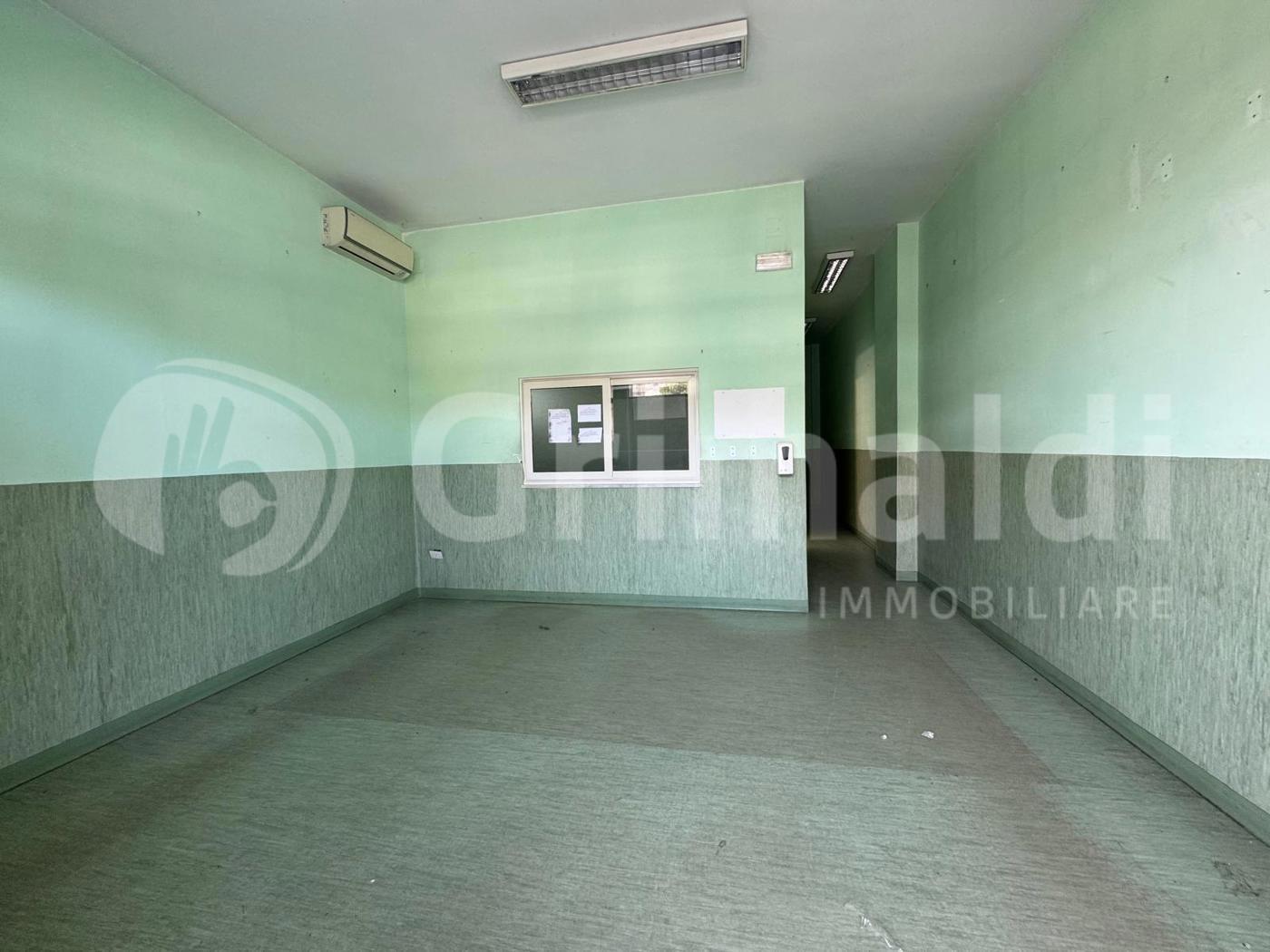 Ufficio in affitto a Quarto