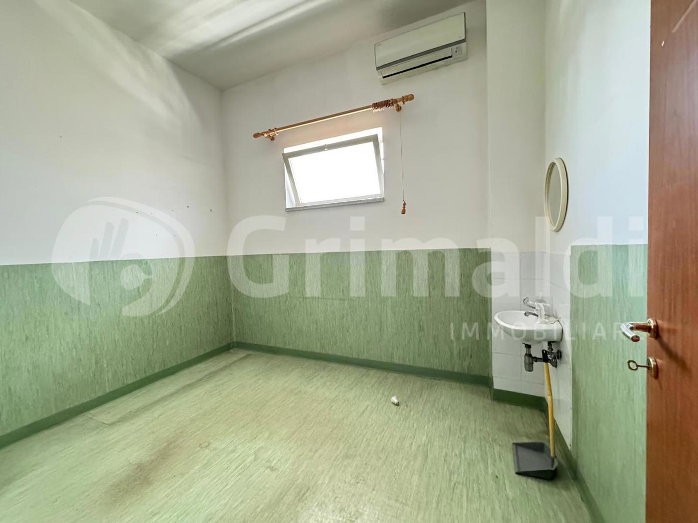 Ufficio in affitto a Quarto
