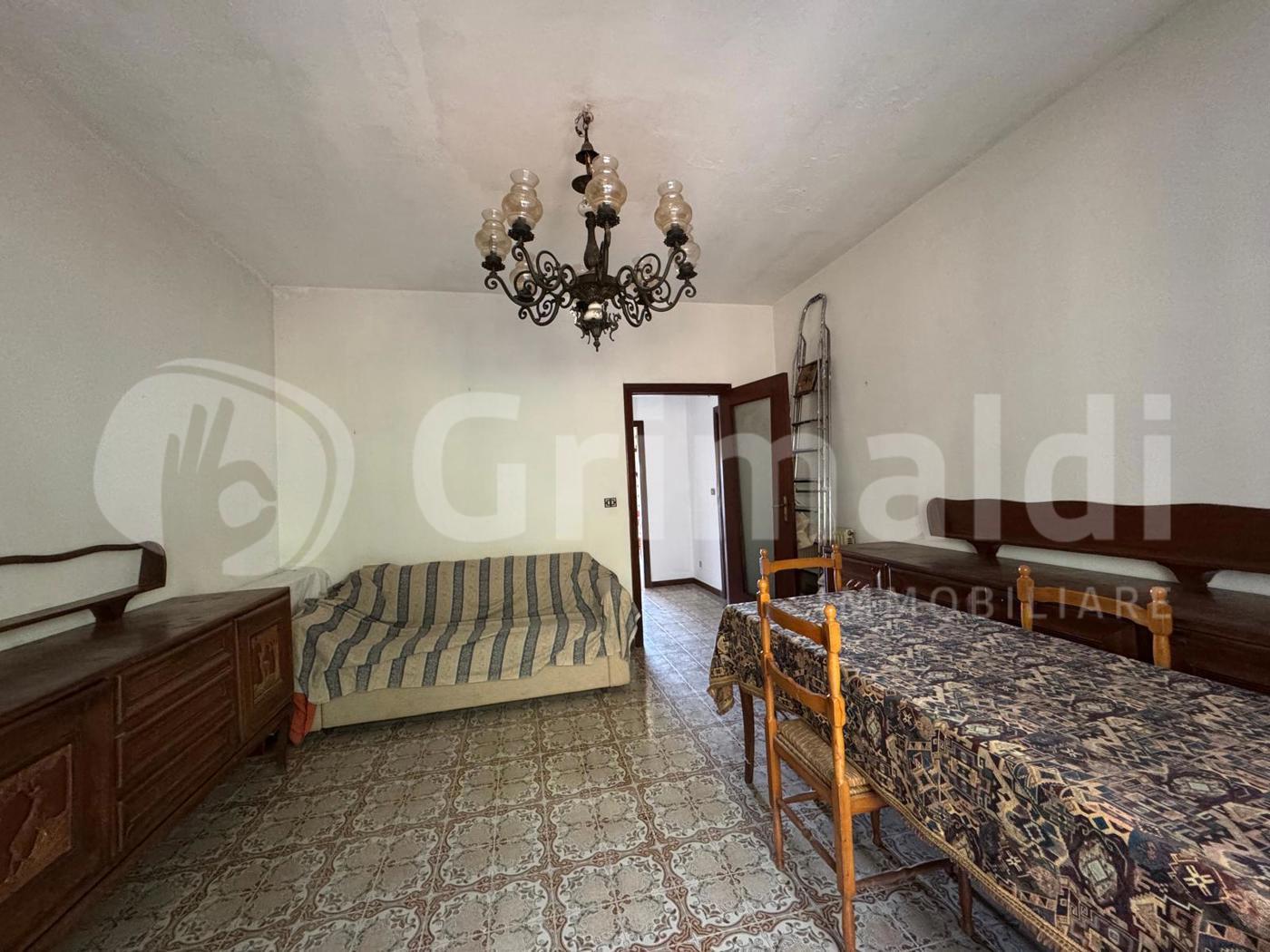 Trilocale da ristrutturare a Quarto