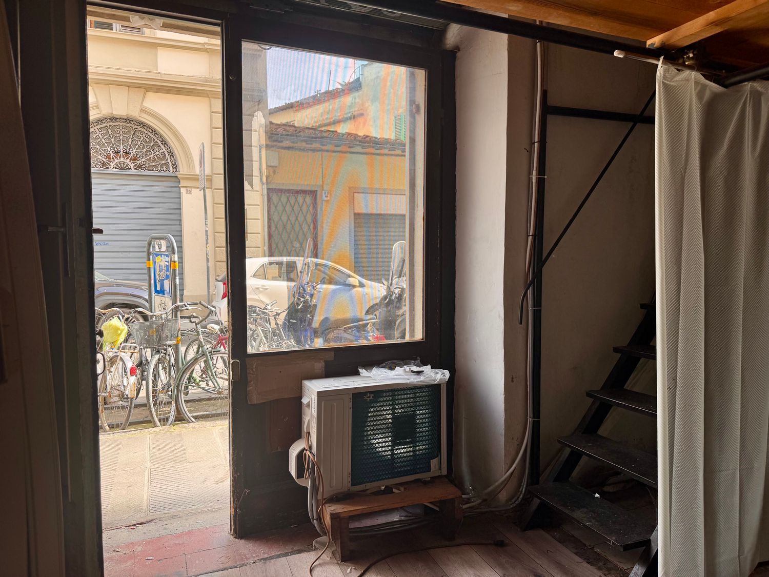 Locale commerciale in affitto in via via delle ruote 7, Firenze