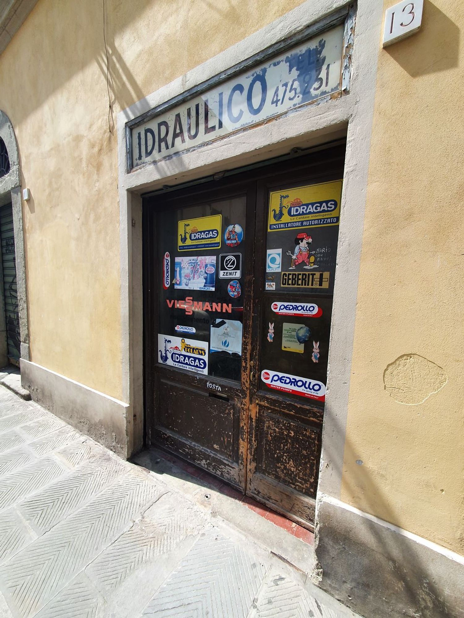 Locale commerciale in affitto in via via delle ruote 7, Firenze
