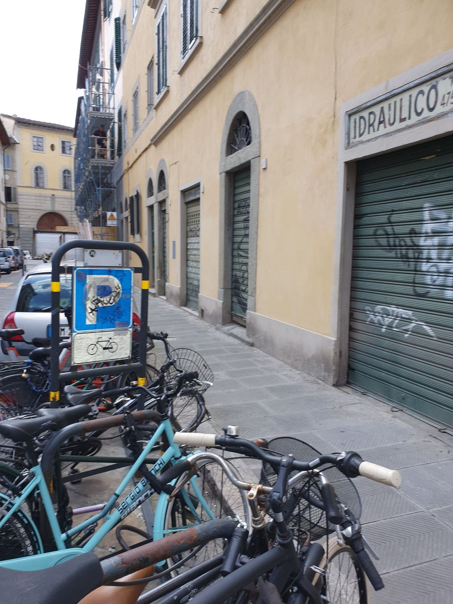 Locale commerciale in affitto in via via delle ruote 7, Firenze