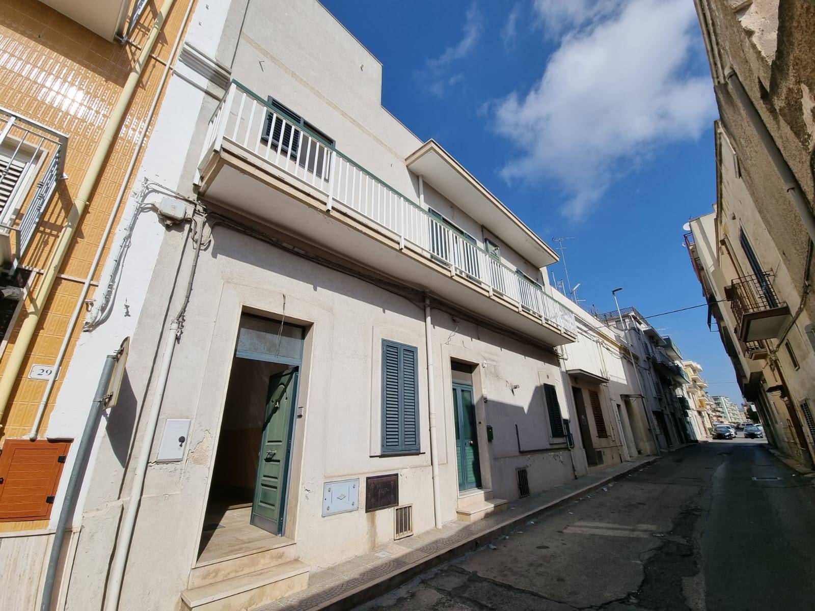 Casa indipendente con terrazzo, Massafra centro storico