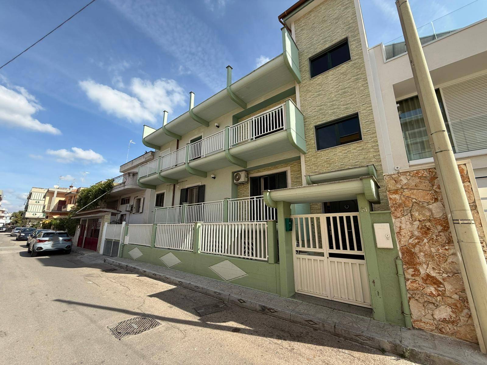 Stabile di due appartamenti in vendita a Palagiano