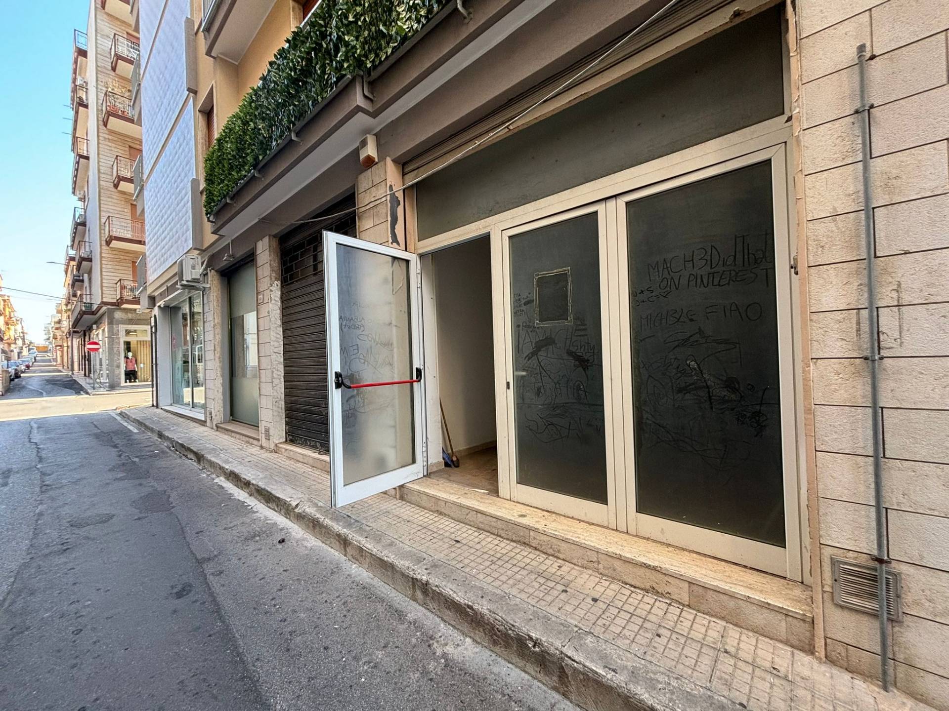 Locale commerciale in affitto a Massafra, Centro