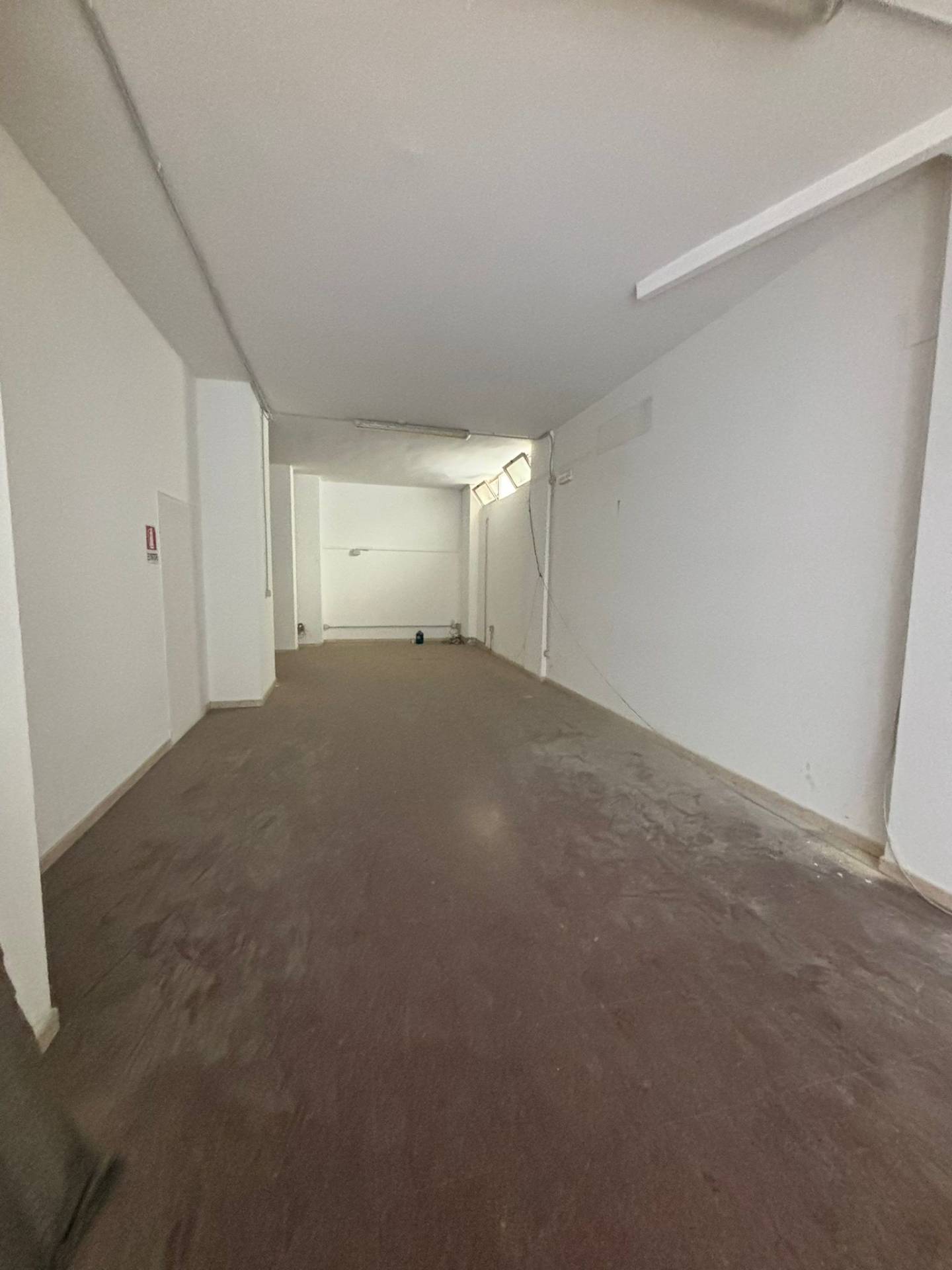 Locale commerciale in affitto a Massafra, Centro