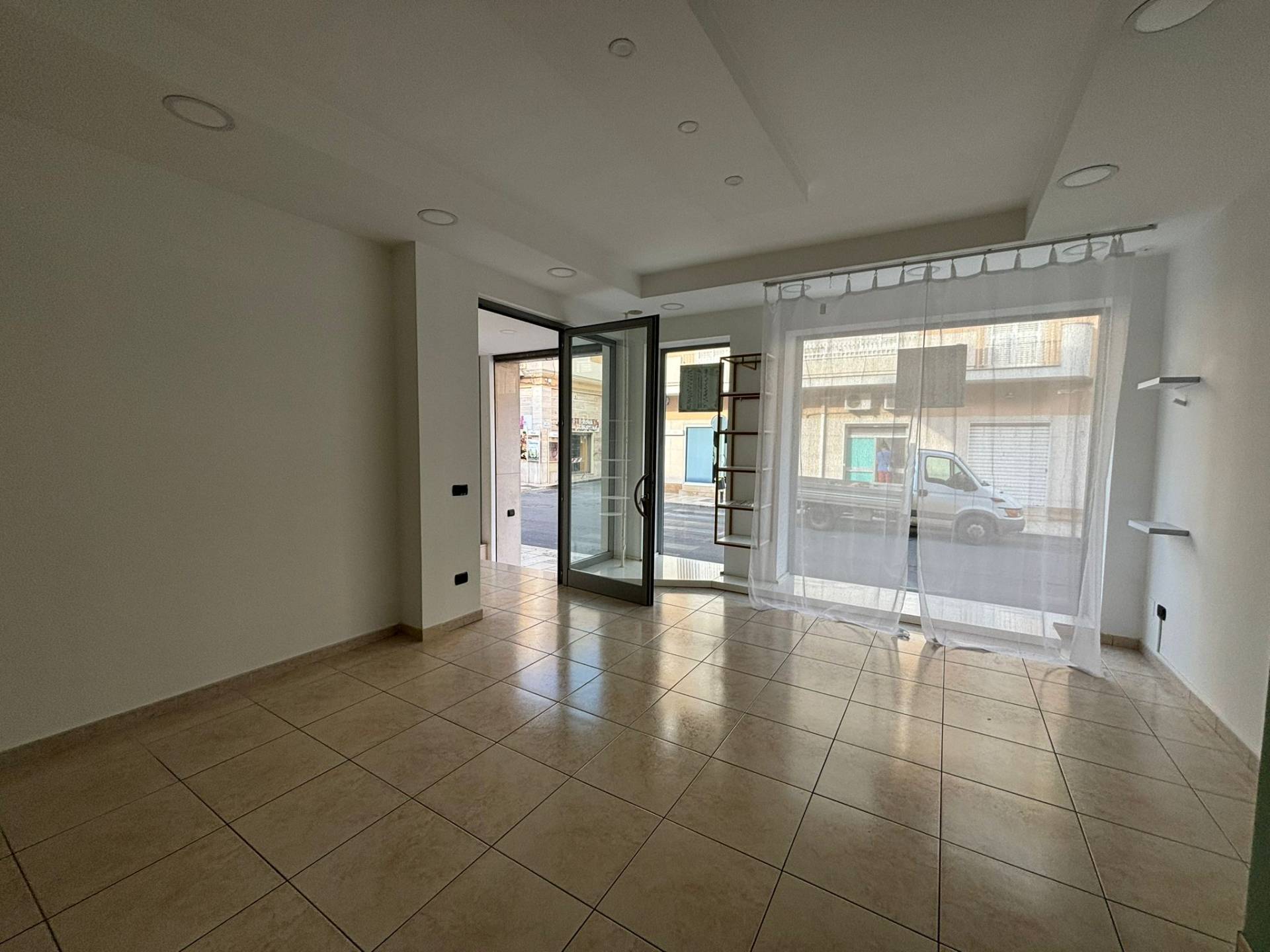 Locale commerciale in affitto a Massafra, Centro