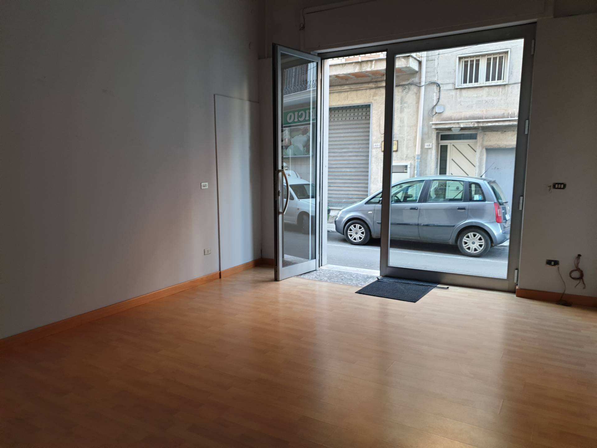 Locale commerciale in affitto a Massafra, Centro