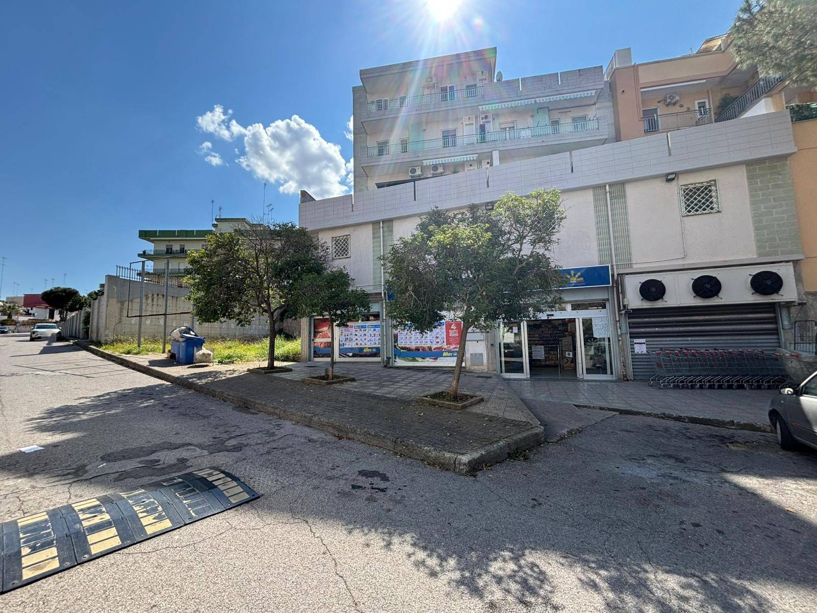 Locale commerciale in vendita a Massafra, San Francesco