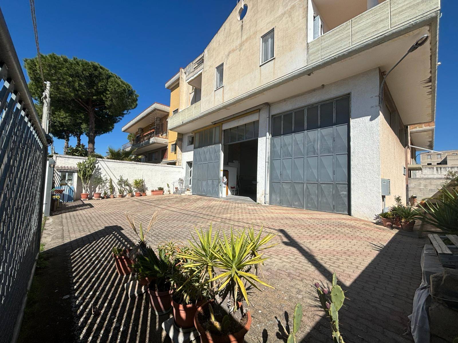 CAPANNONE E ABITAZIONE in vendita a Massafra