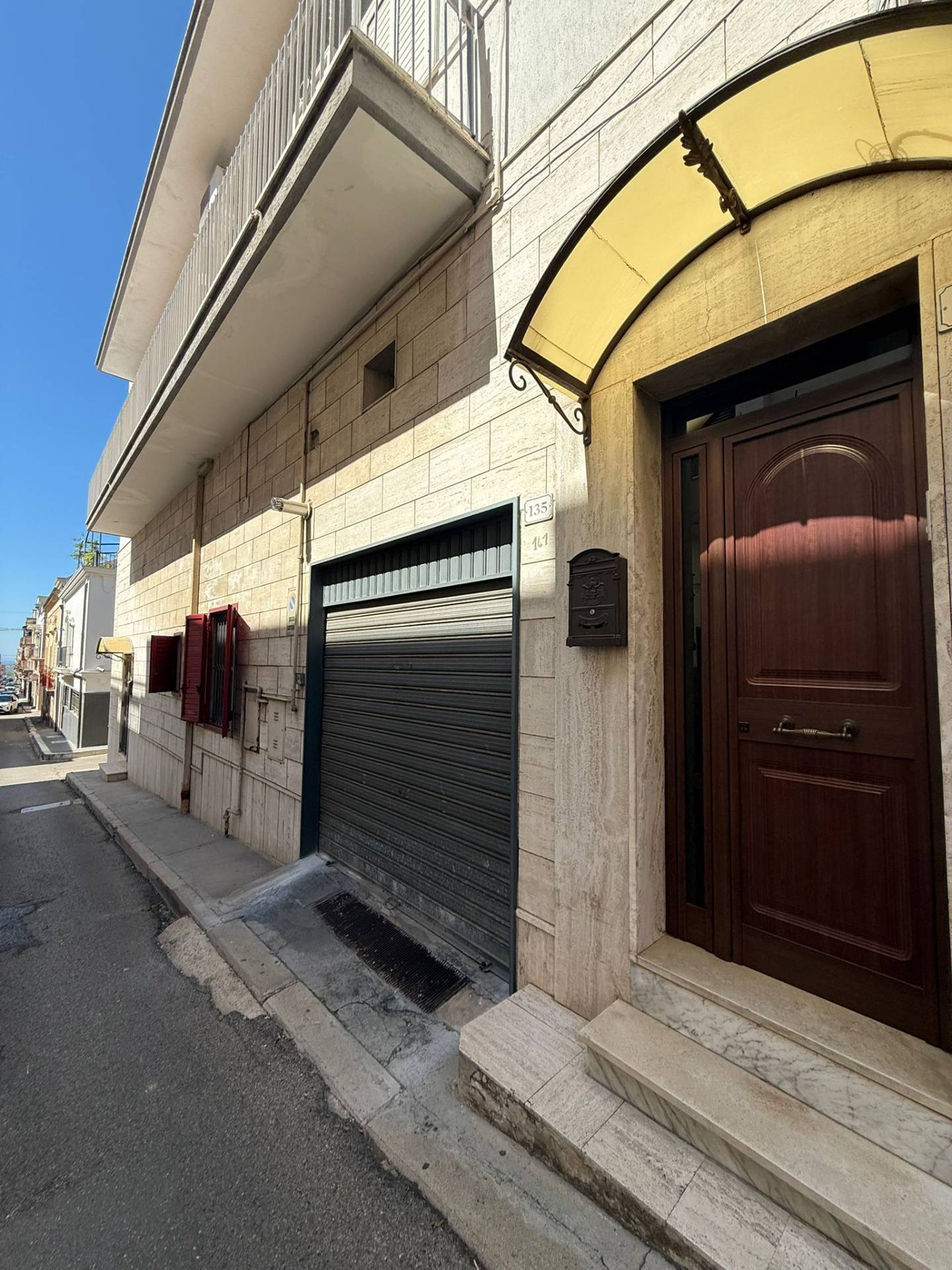 Stabile di due appartamenti in vendita a Massafra, Centro