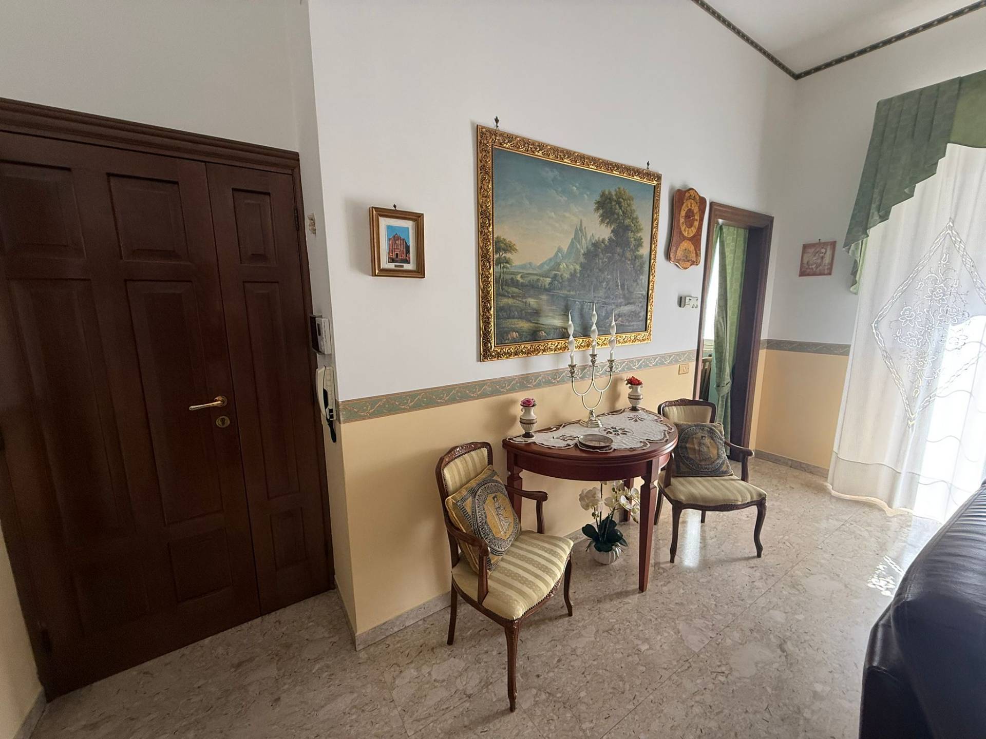 Stabile di due appartamenti in vendita a Massafra, Centro