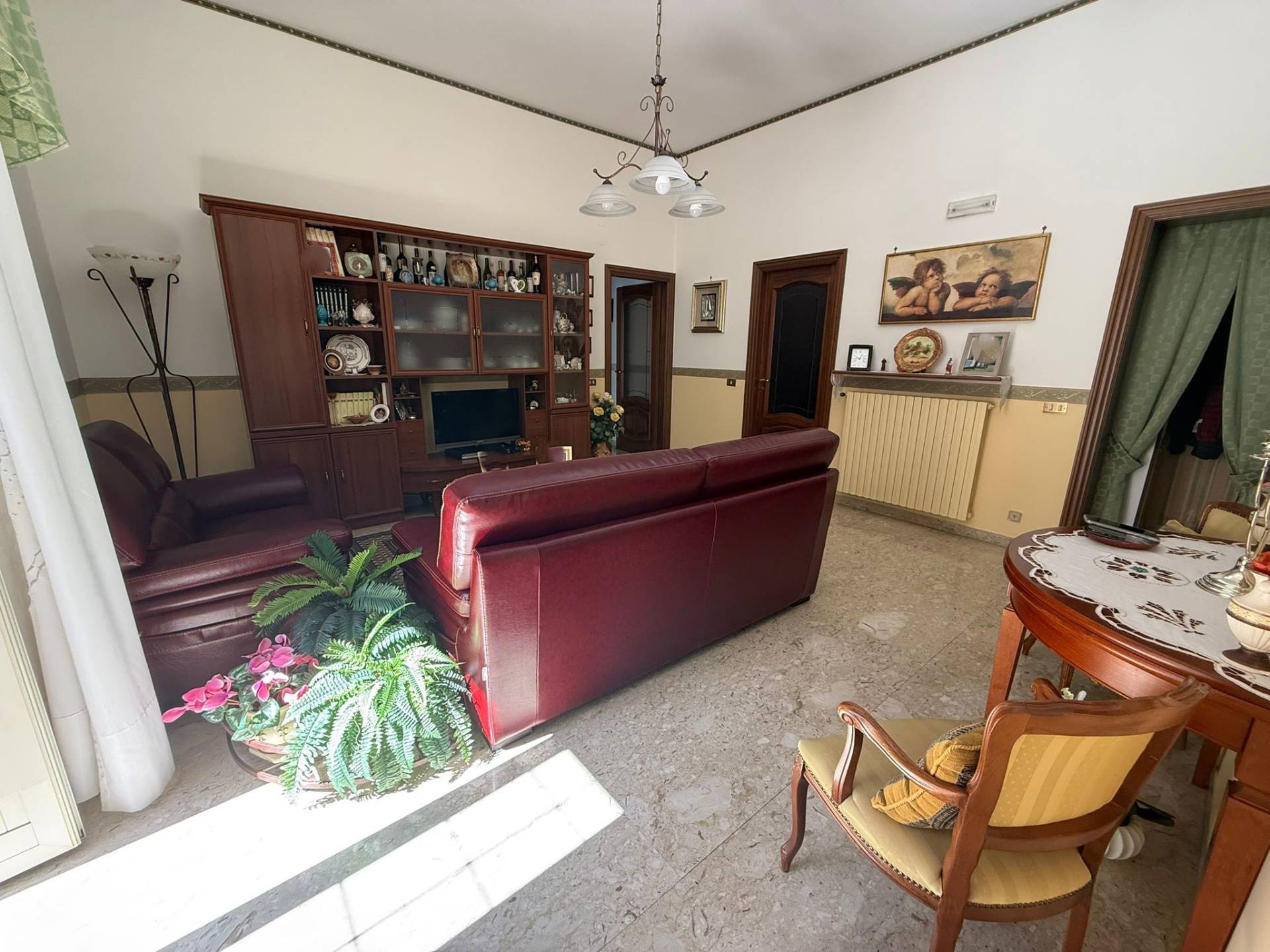 Stabile di due appartamenti in vendita a Massafra, Centro