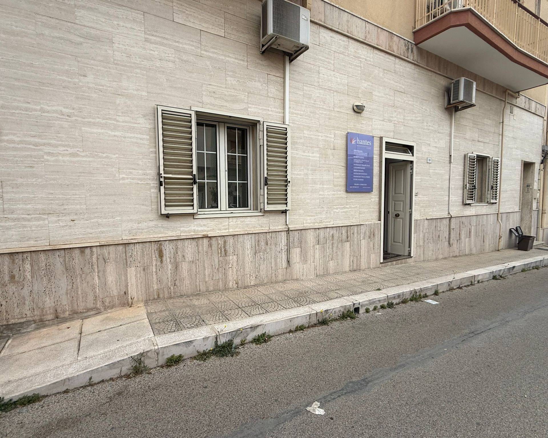 Locale commerciale in affitto a Massafra, Centro Storico