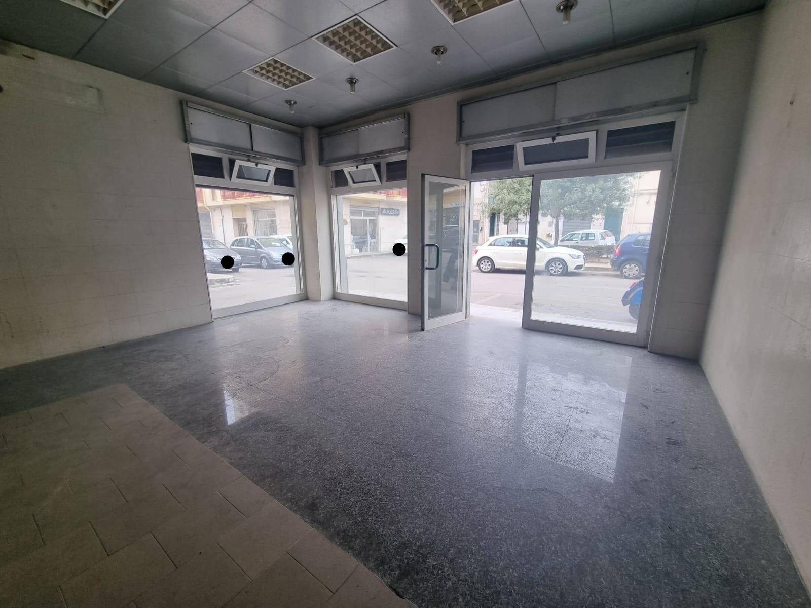 Locale commerciale in vendita a Massafra, San Francesco