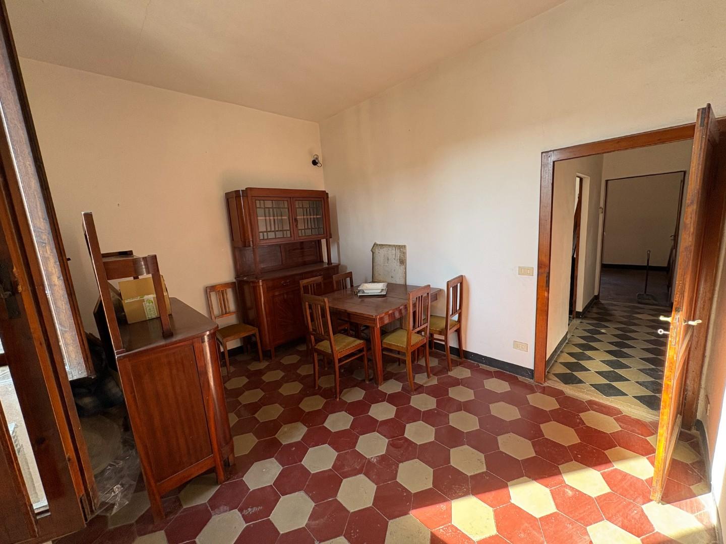 Trilocale da ristrutturare, Monteriggioni castellina scalo