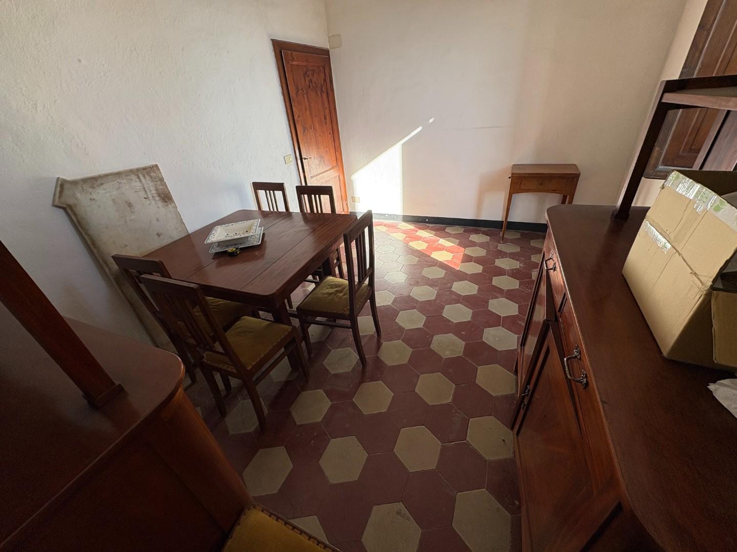 Trilocale da ristrutturare, Monteriggioni castellina scalo