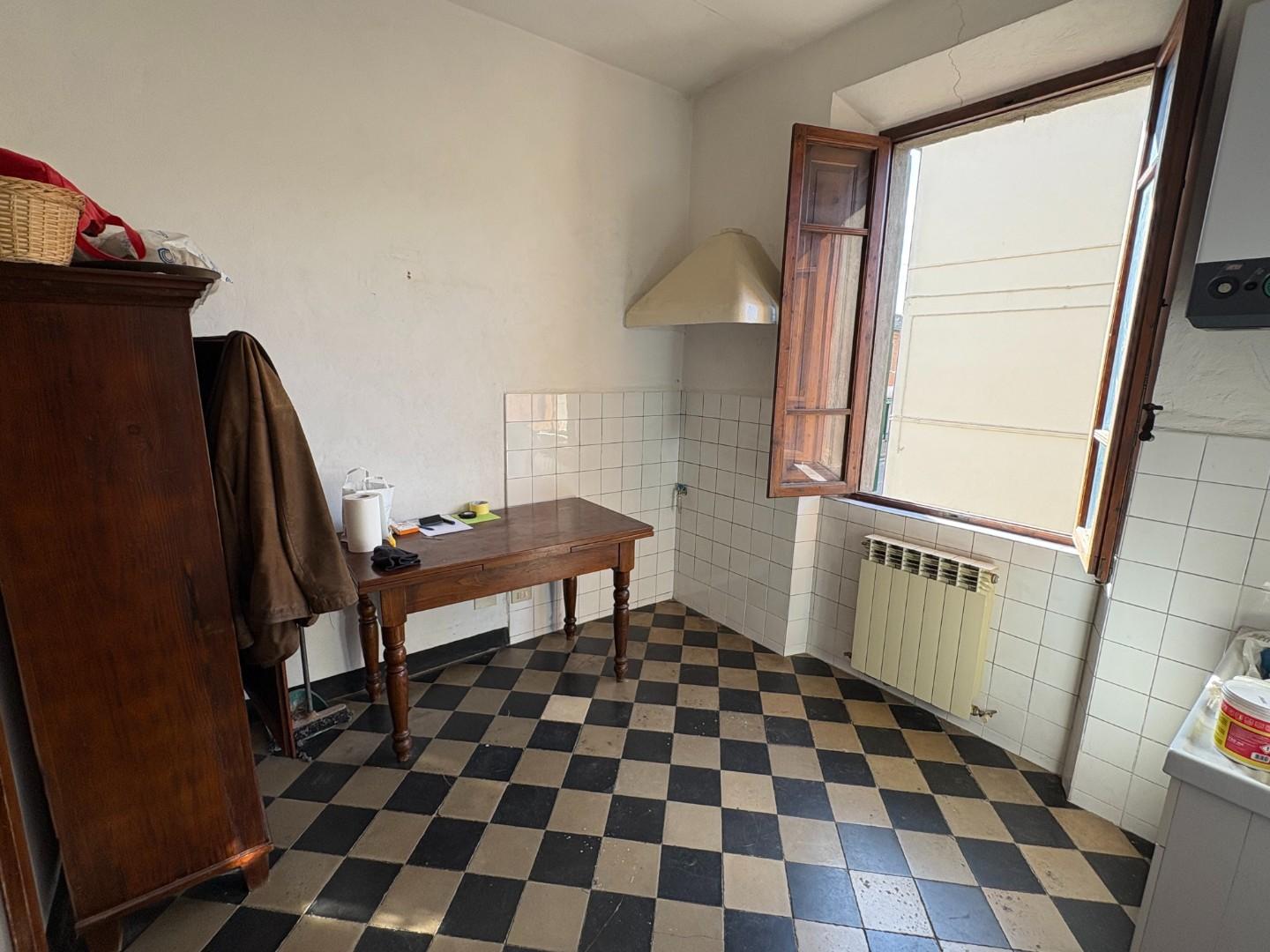 Trilocale da ristrutturare, Monteriggioni castellina scalo