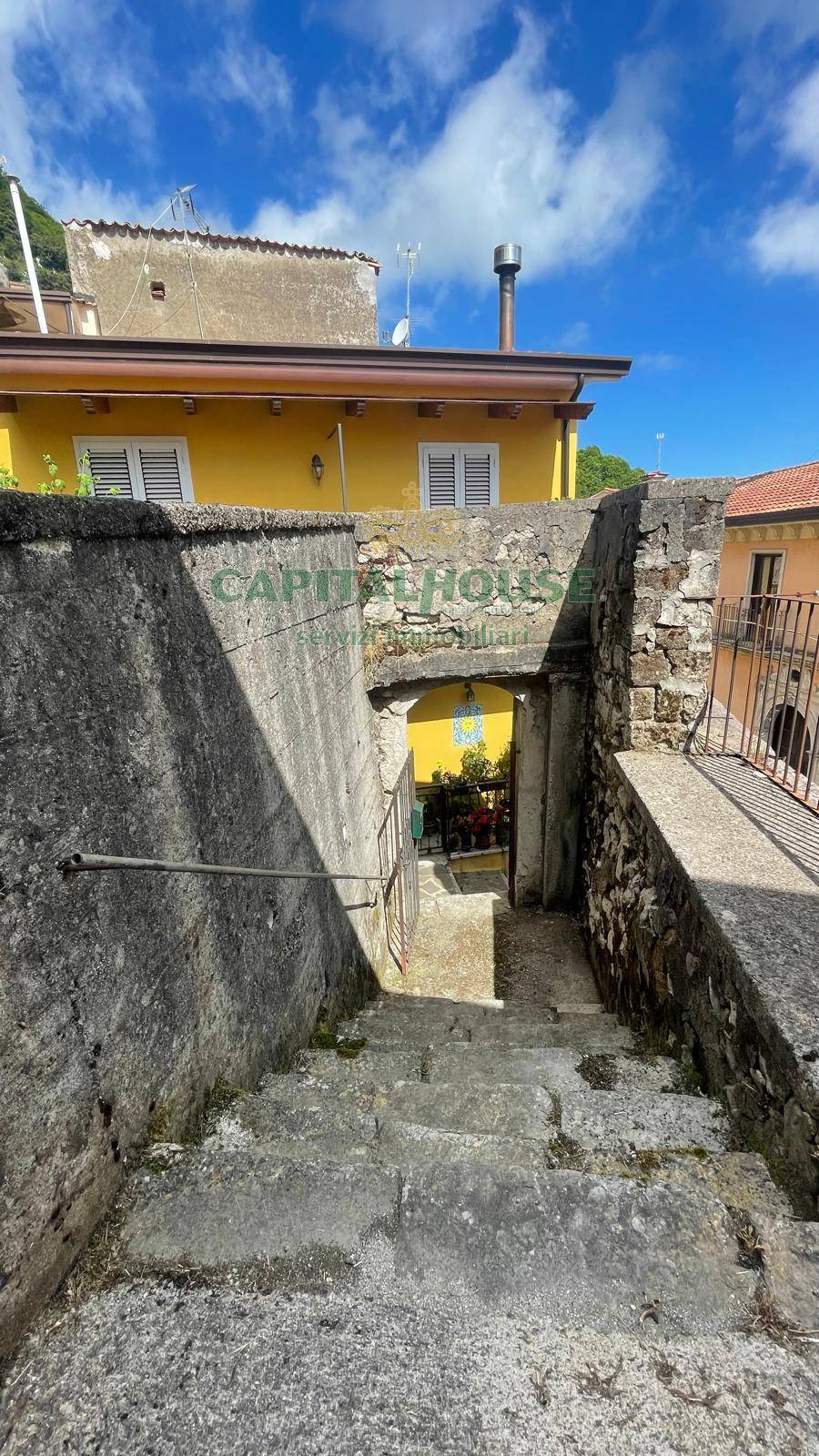 S.Indipendente in vendita a Sant'Angelo a Scala