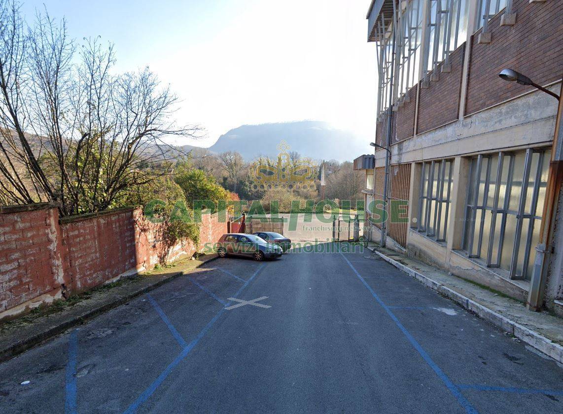 Commerciale in affitto a Mercogliano