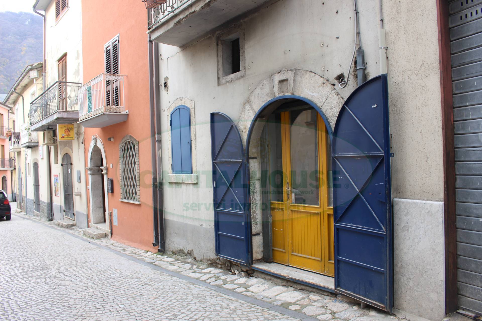 Commerciale in affitto a Summonte