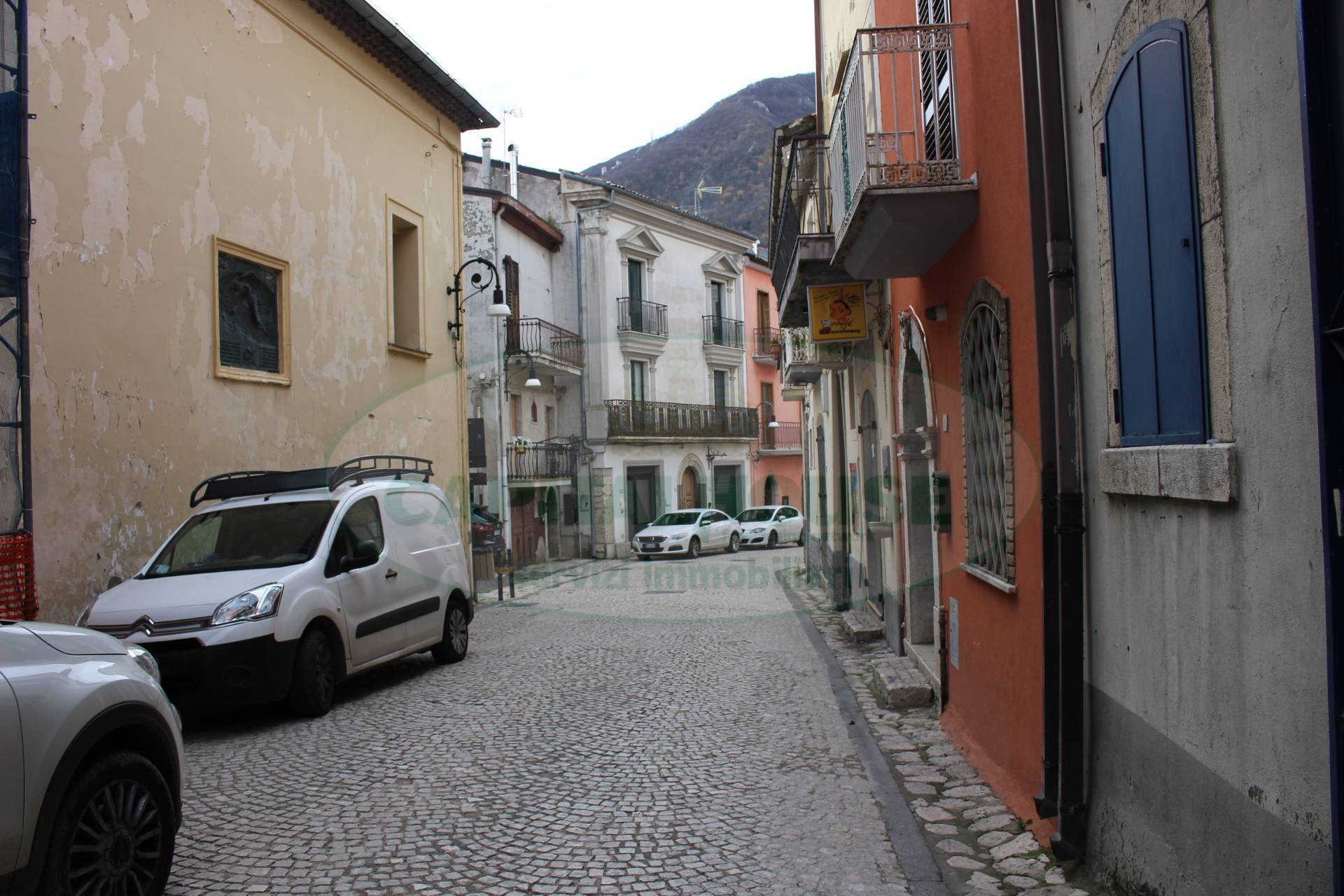 Commerciale in affitto a Summonte