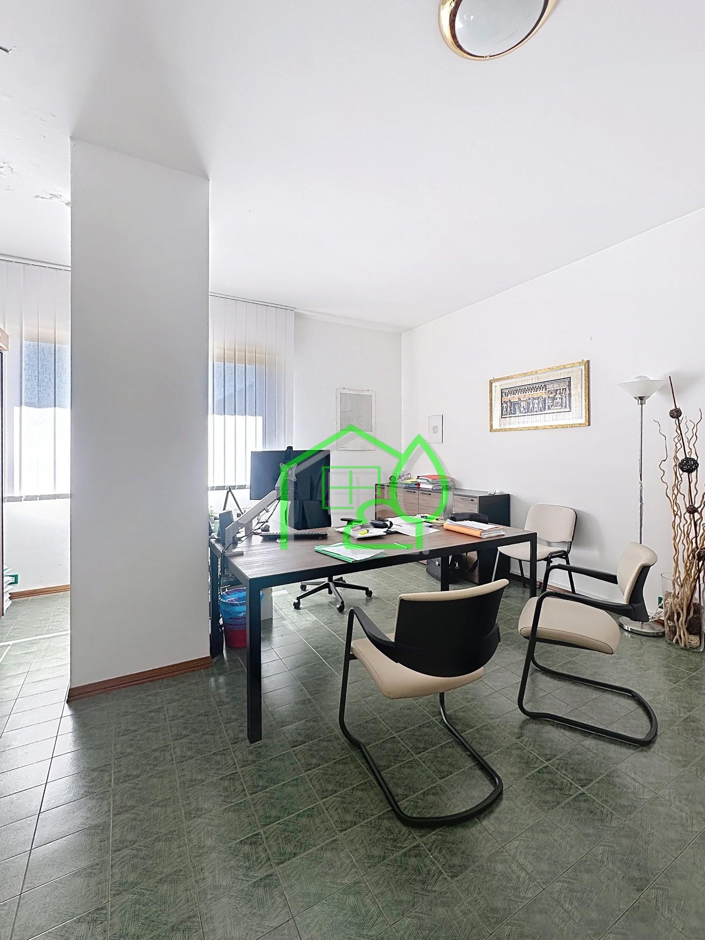 Ufficio in vendita a Viareggio