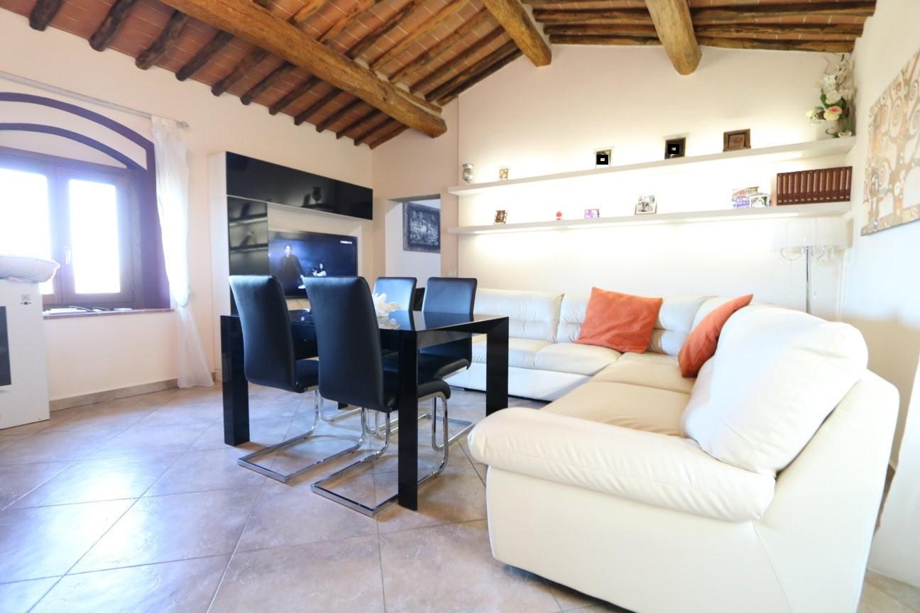 Trilocale arredato in affitto, Buti cascine