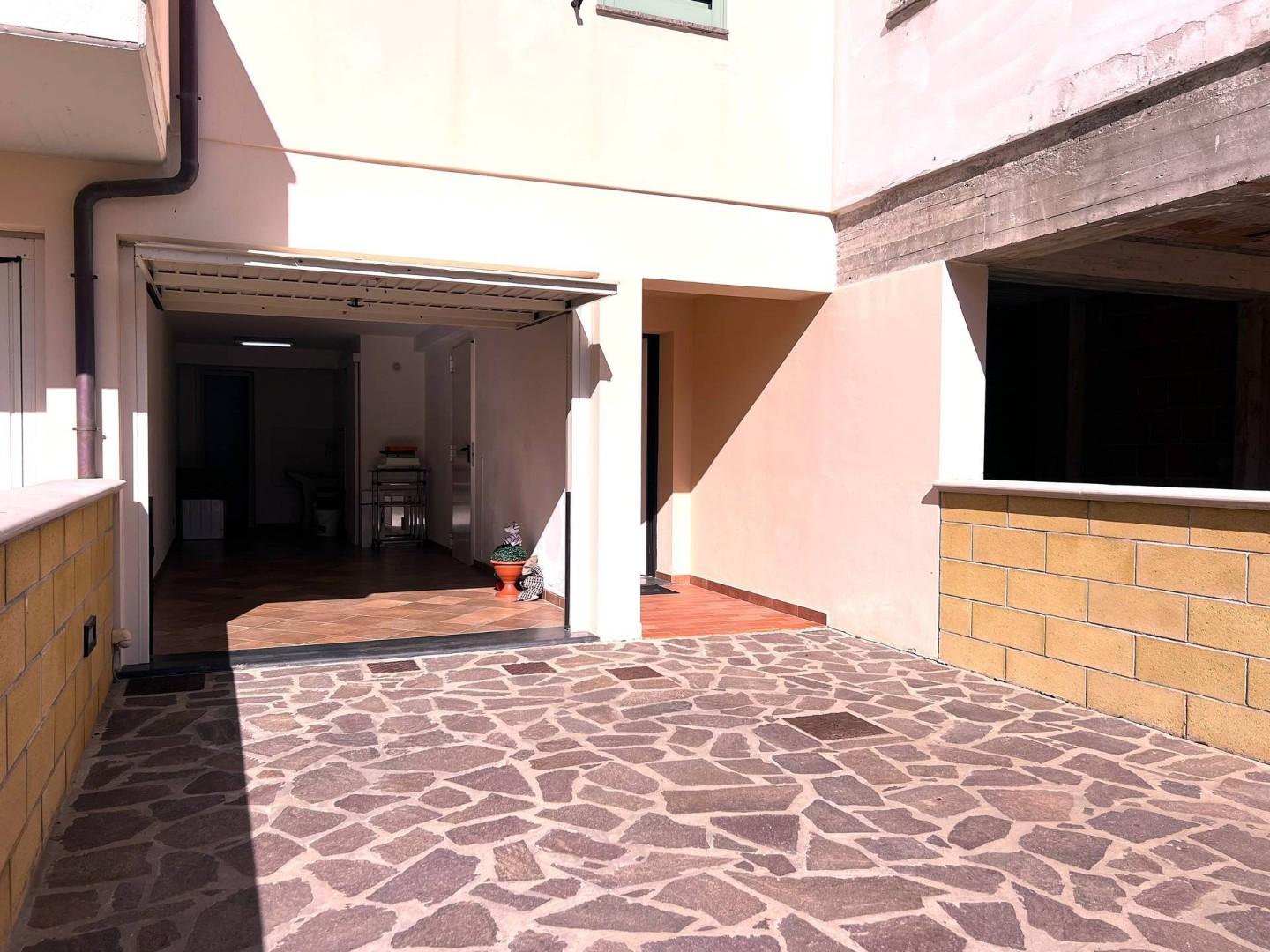 Trilocale con terrazzo, Buti cascine