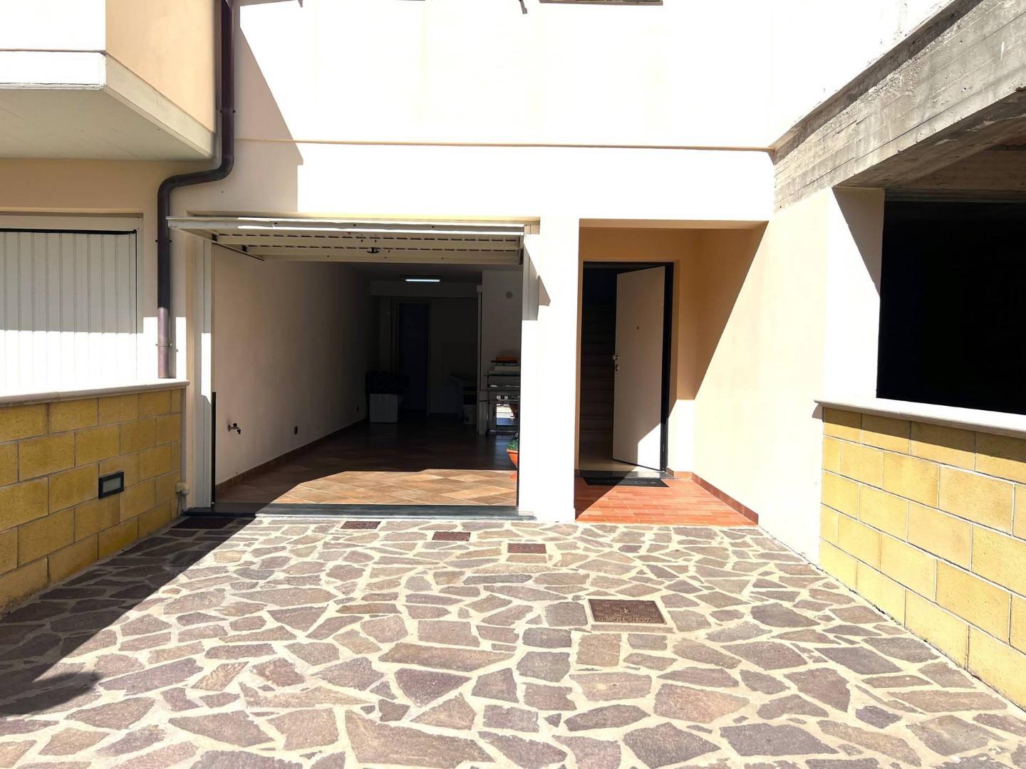 Trilocale con terrazzo, Buti cascine